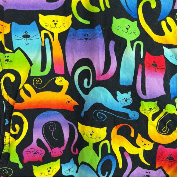 White Cross scrub tshirt cats rainbow ombrΓ© Multicolor Cat Print Scrub Top - Picture 6 of 11